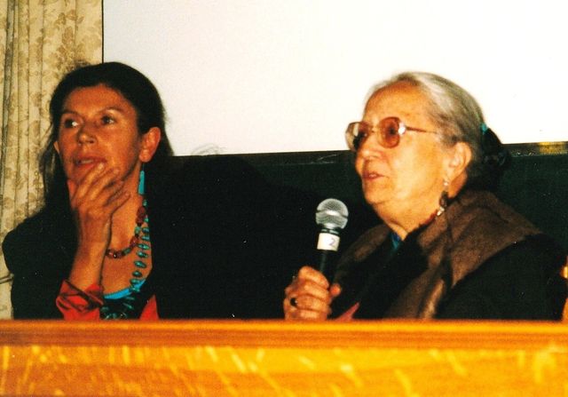 Dr. Felicitas D. Goodman und Hermine Brzobohaty-Theuer beim Festakt zu ihrem 85 Geburtstag im Festsaal der Universtät Wien 1999