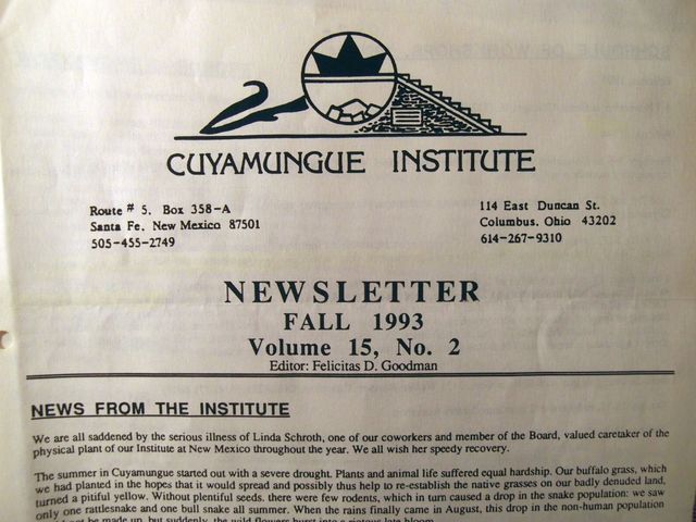 Der Fall Newsletter 1993 des Cuyamungue Institutes in New Mexico und Columbus/Ohio. Besonders gespannt waren wir auf die Worte der Herausgeberin, oft mit Beschreibungen von neuen Haltungen. 